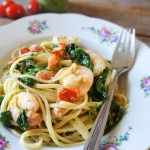 Pasta met garnalen, spinazie en pesto