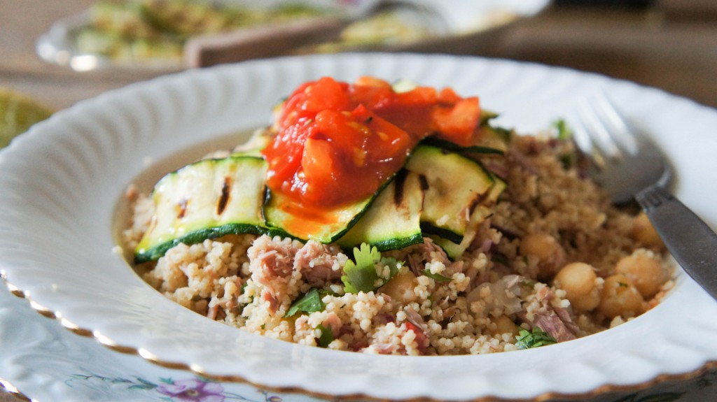 Meeneemlunch - couscoussalade met spicy tomaten en gegrilde couscous