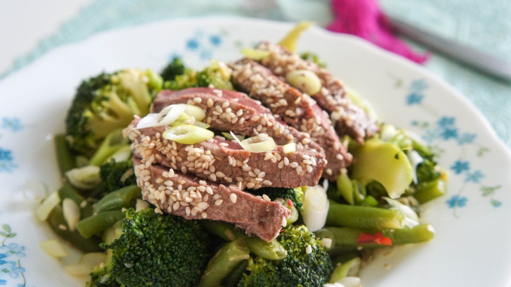 Oosterse biefstuk met broccoli en sperzieboontjes