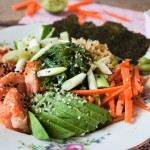 Gezonde sushi bowl met zalm en quinoa