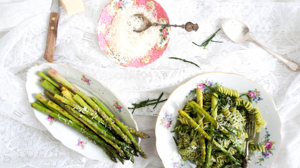 Pasta met pesto, zeekraal en groene asperges