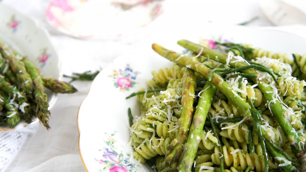 Pasta pesto met zeekraal en groene asperges