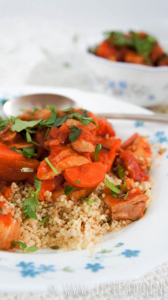 Kiptajine met abrikoos en couscous