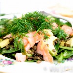 Linzensalade met warme gerookte zalm