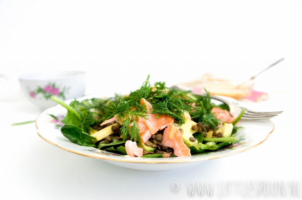 Linzensalade met warme gerookte zalm