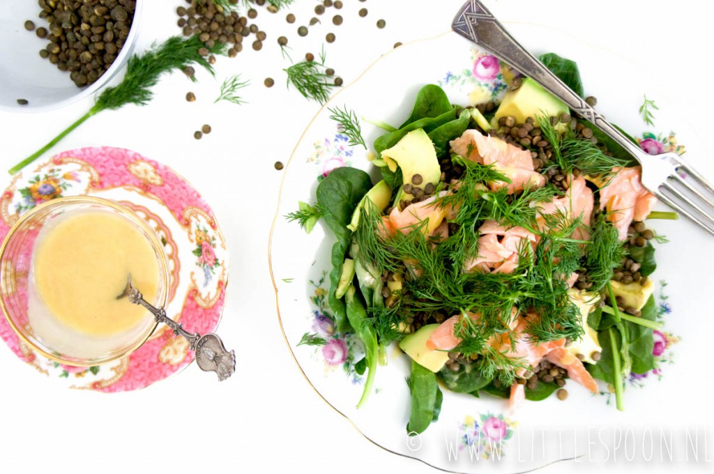 Linzensalade met warme gerookte zalm