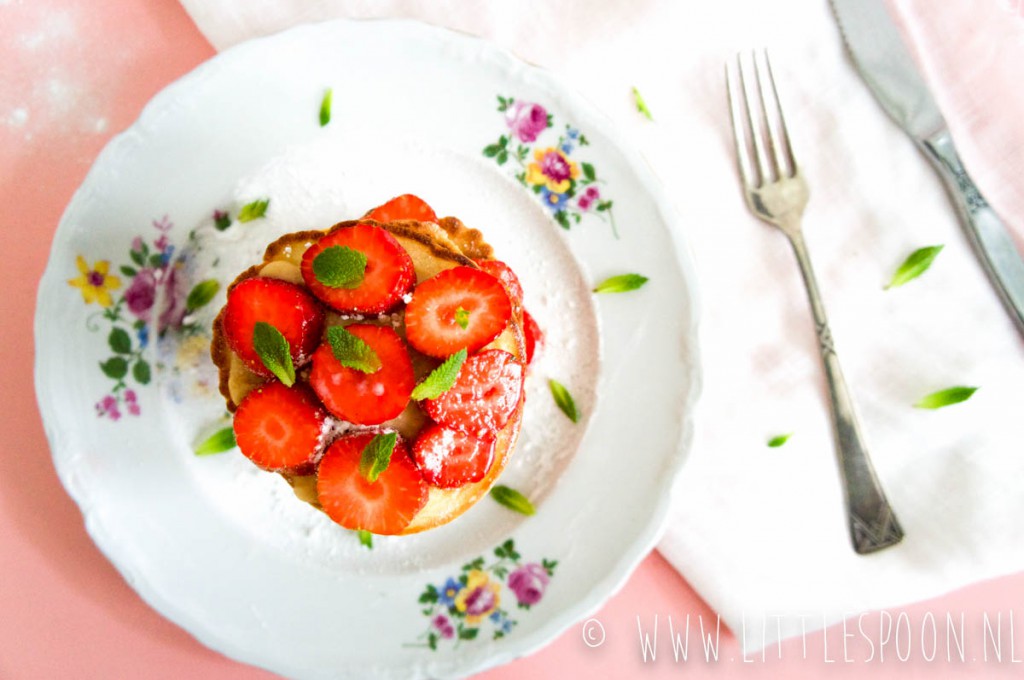 Pannenkoeken stapel met aardbeien