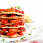 Pannenkoeken stapel met aardbeien