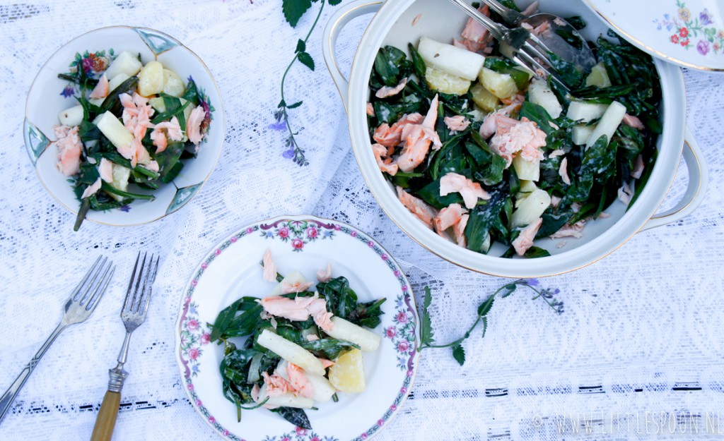 Lauwwarme aardappelsalade met witte asperges en lamsoren