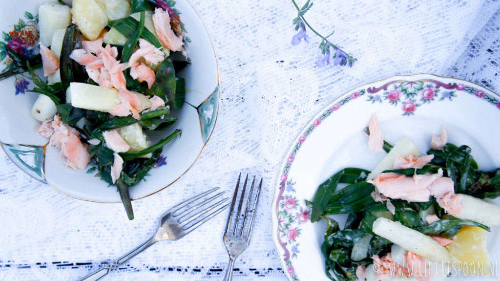 Lauwwarme aardappelsalade met witte asperges en lamsoren