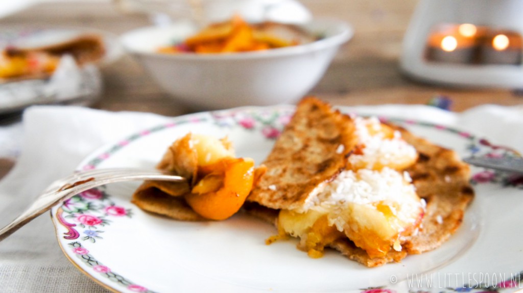 Pannenkoeken met gebakken zomerfruit