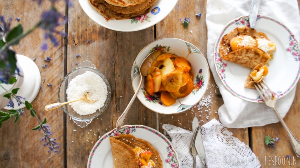 Pannenkoeken met gebakken zomerfruit