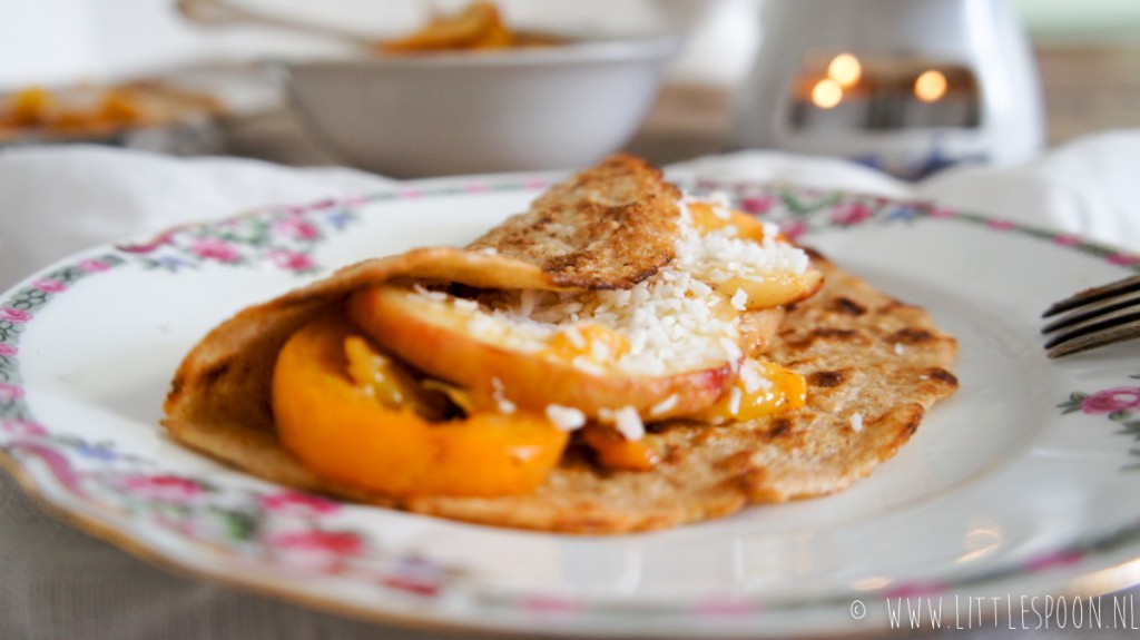 Pannenkoeken met gebakken zomerfruit