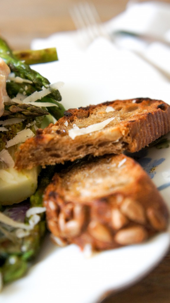 Indrukwekkende salade met gegrilde groente en tonijn