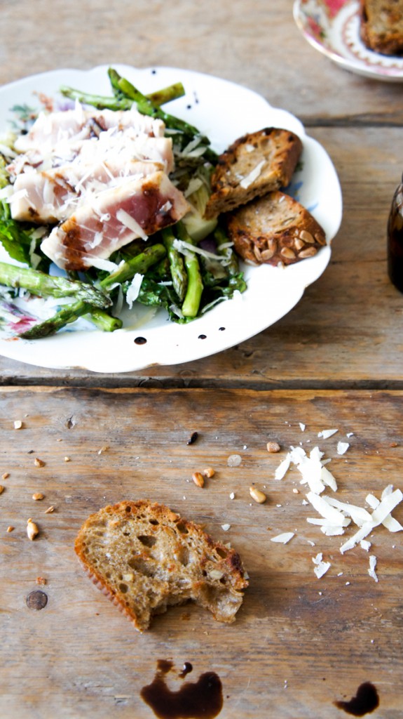 Indrukwekkende salade met gegrilde groente en tonijn