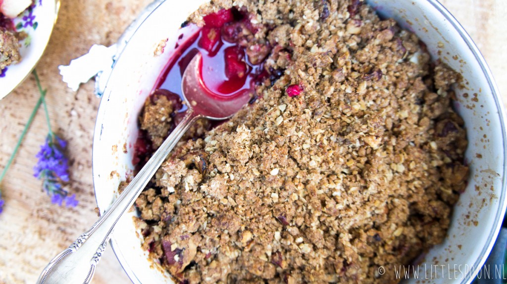 Crumble met bramen en appel