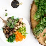 Healthy lunchbowl met gerookte tofu