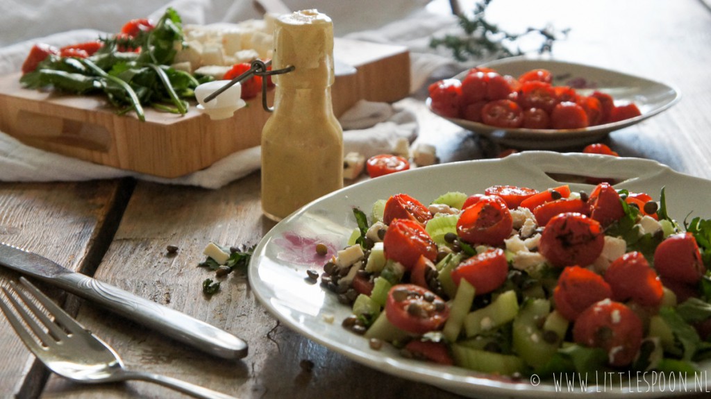 Linzensalade met feta en slome tomaten