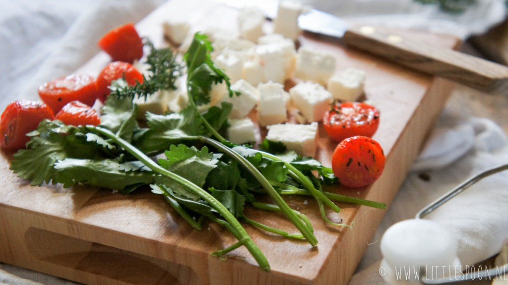 Linzensalade met feta en slome tomaten