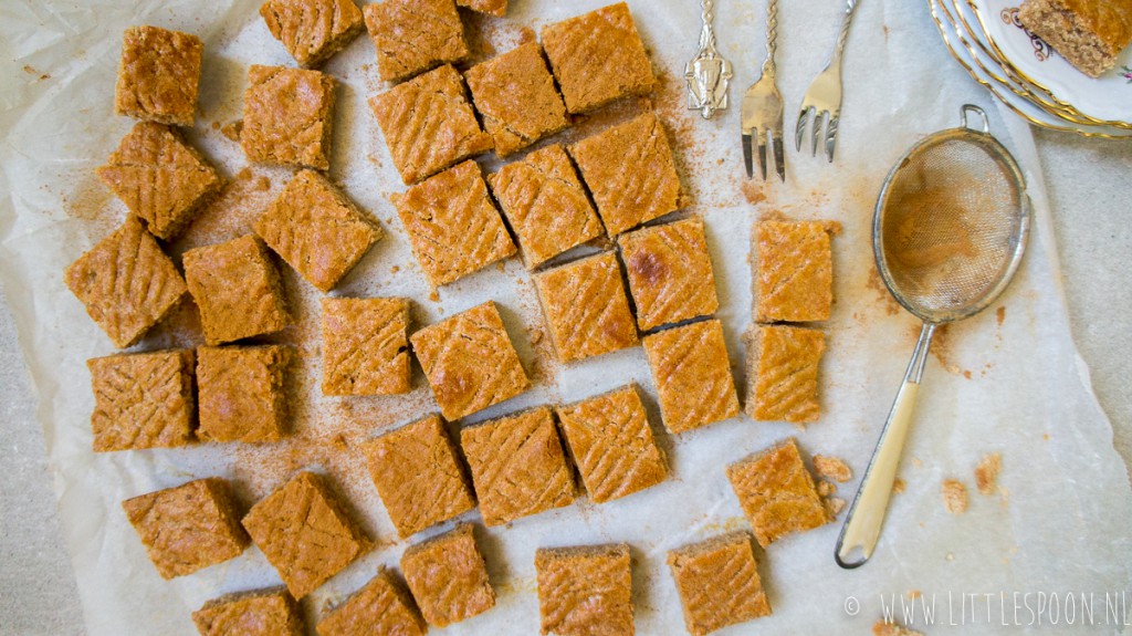 Brokken van boterkoek met kaneel