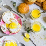 Vers gebakken scones met clotted cream