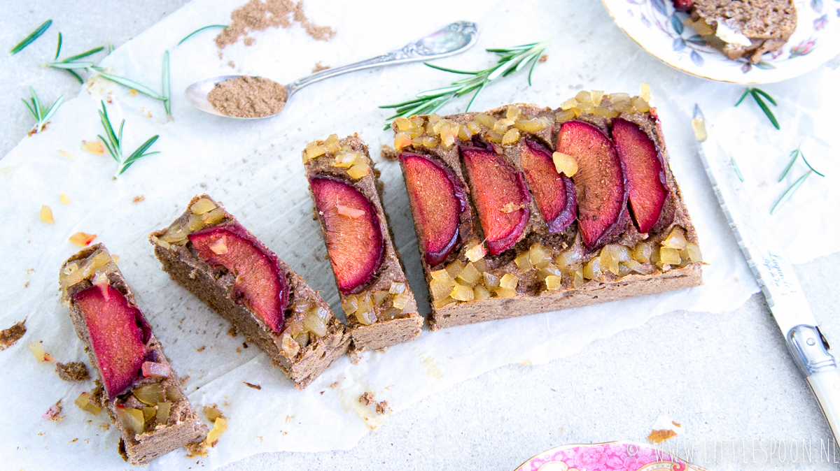 Gezonde ontbijtkoek met chai en stemgember