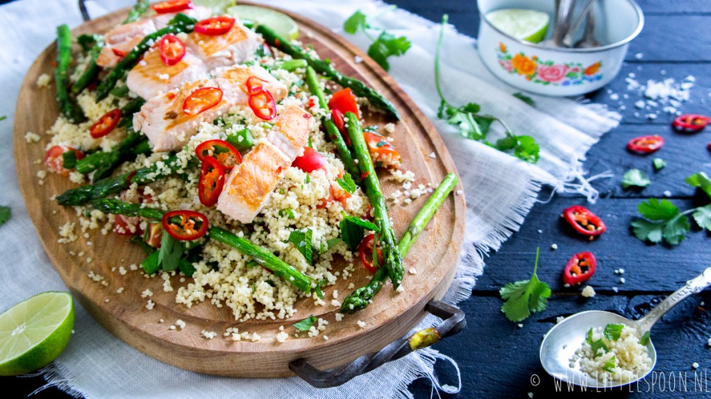 Makkelijke & snel couscous met zalm en groene asperges Little Spoon