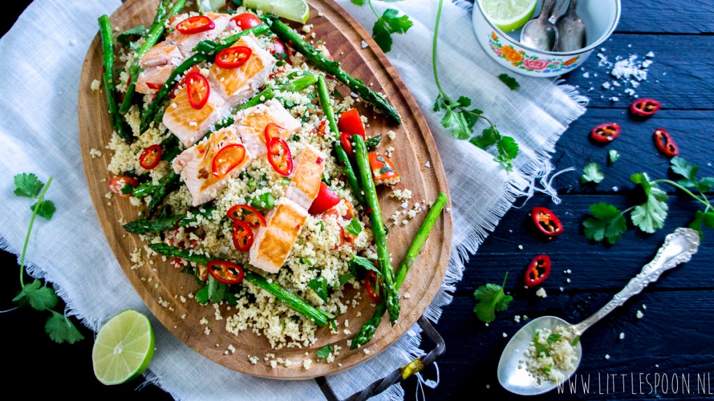 Makkelijk & snel: couscous met zalm en groene asperges