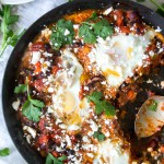 Mexicaanse shakshuka met feta en jalepeño