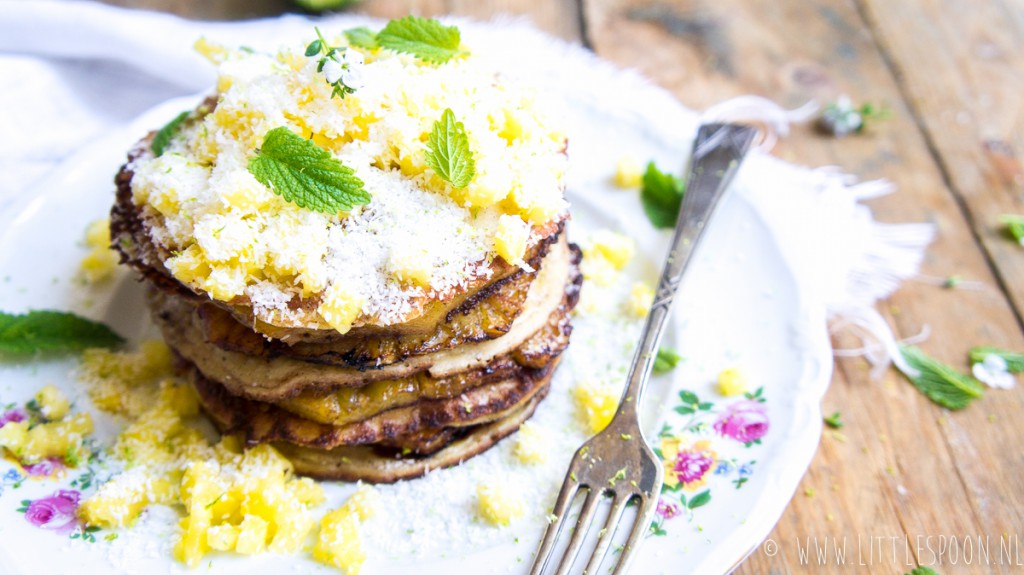 Kokospannenkoekjes met gebakken ananas