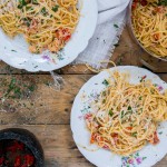 Spaghetti met krab, tomaat en rode peper