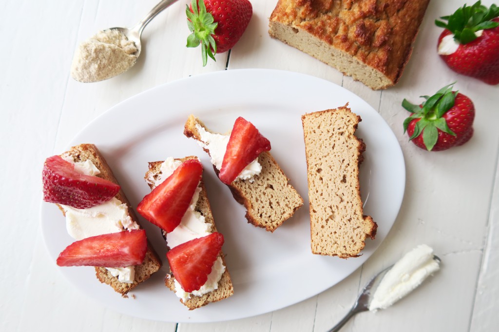 Flat cake van kokosmeel met aardbeien van Beaufood