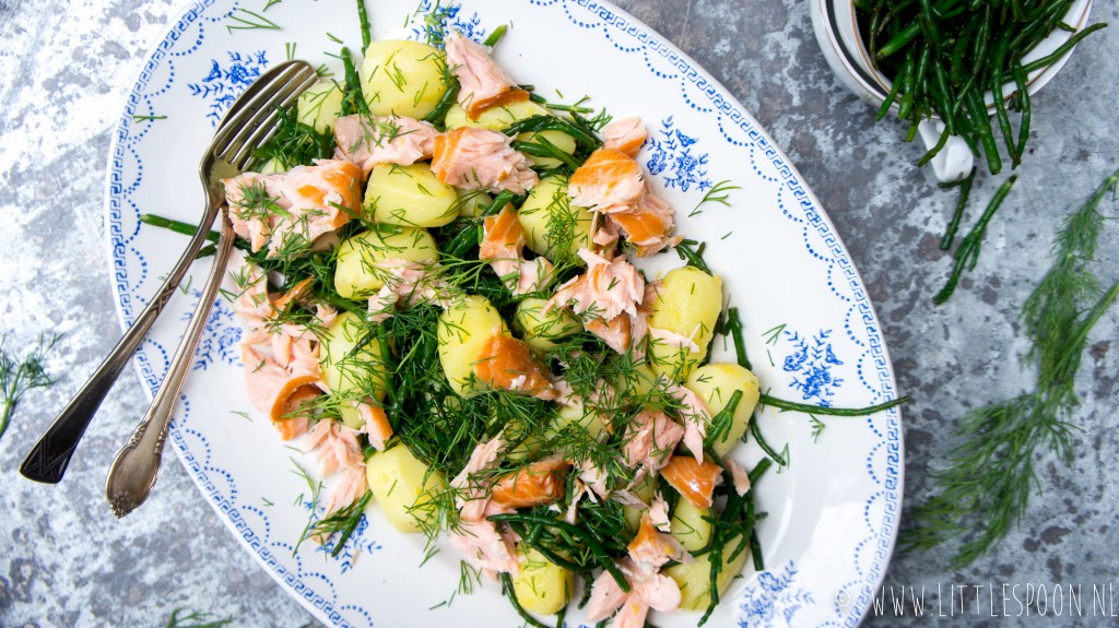 Aardappelsalade met zalm, dille en zeekraal