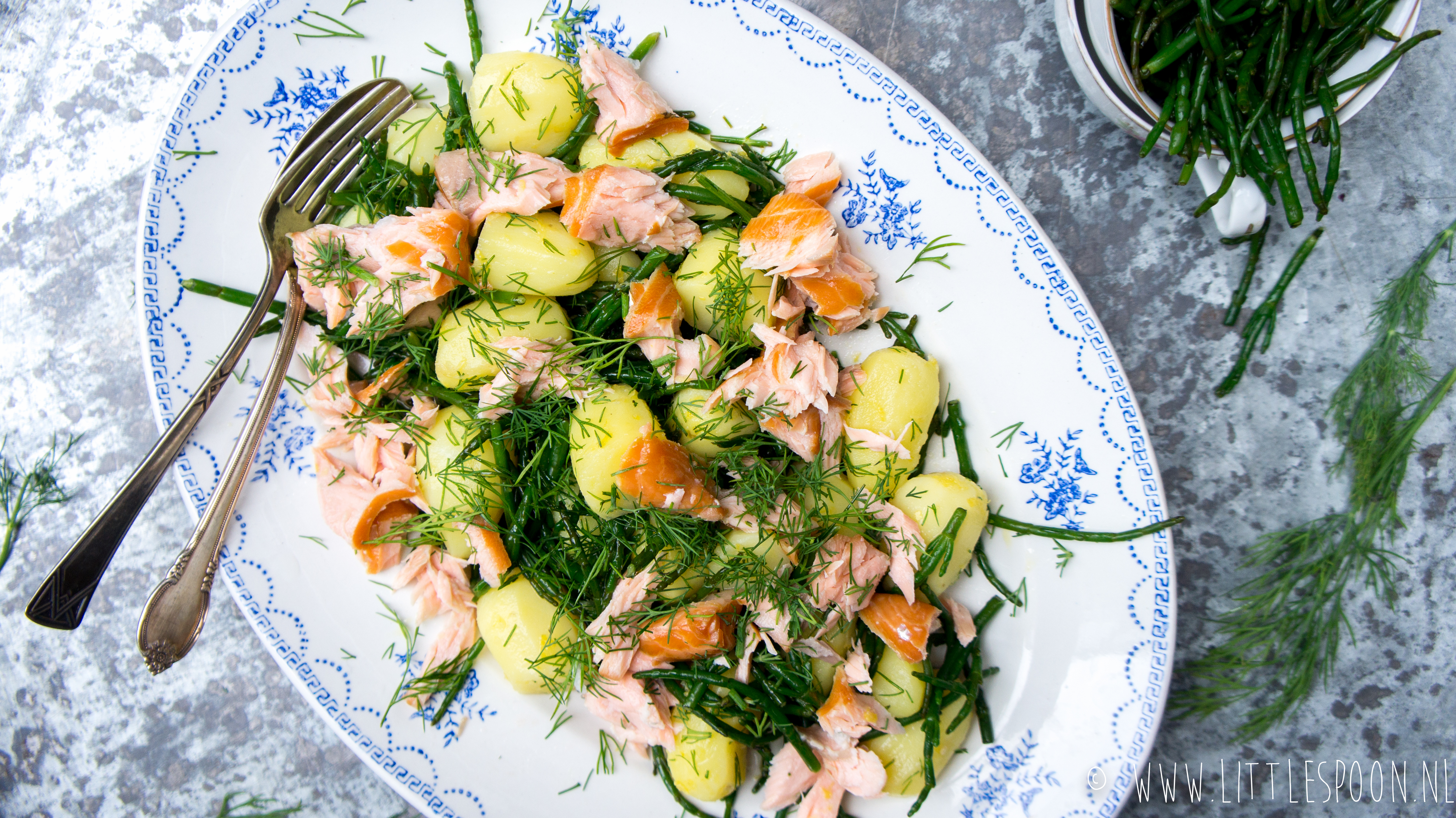 Jasje Toevlucht Kunstmatig Aardappelsalade met zalm, dille en zeekraal - Little Spoon