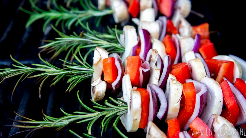 Rozemarijnspiesjes van de barbecue