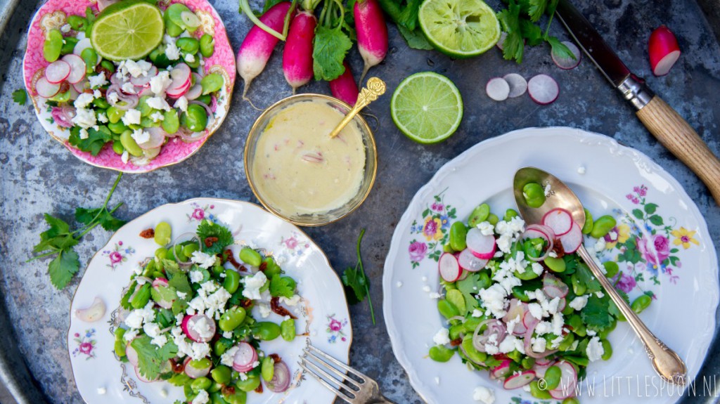 Tuinbonensalade met radijs, feta en tahindressing