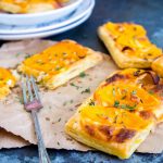Pompoentaartjes met feta en harissa