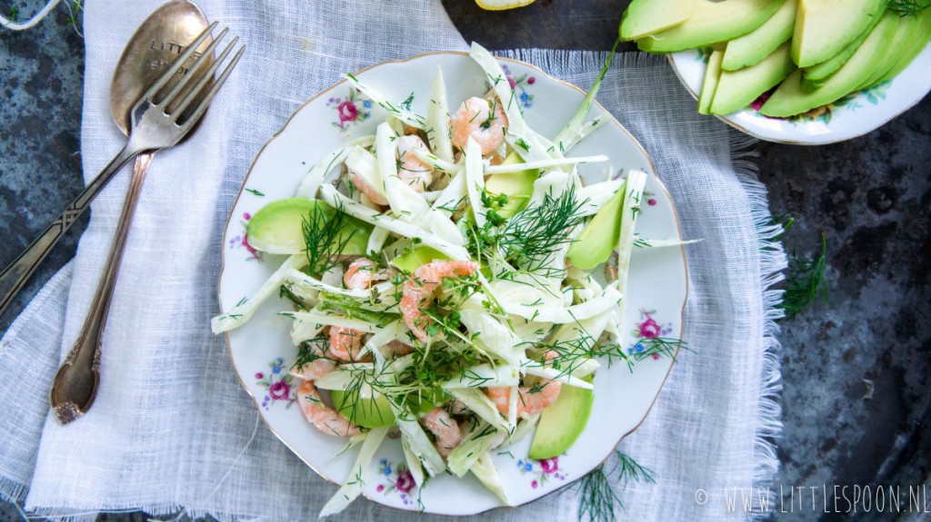Venkelsalade met garnalen, avocado en dille