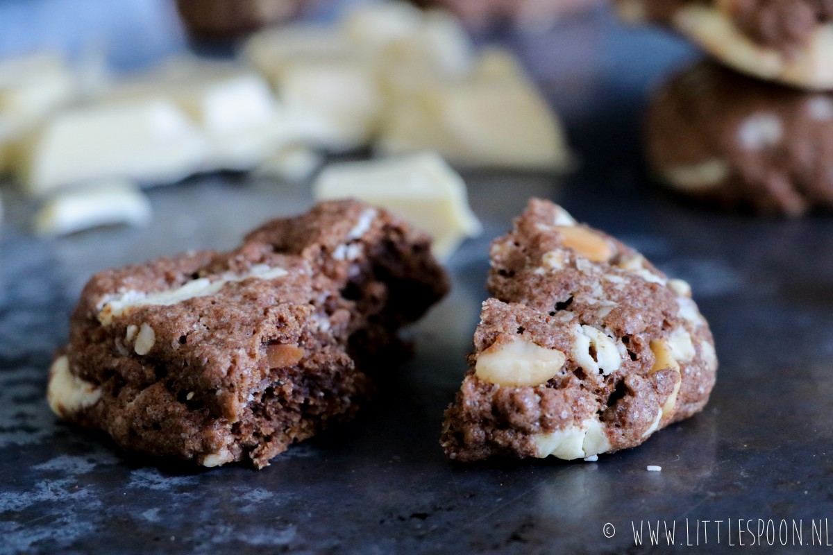 Reuze pepernoten met macadamia en witte chocolade