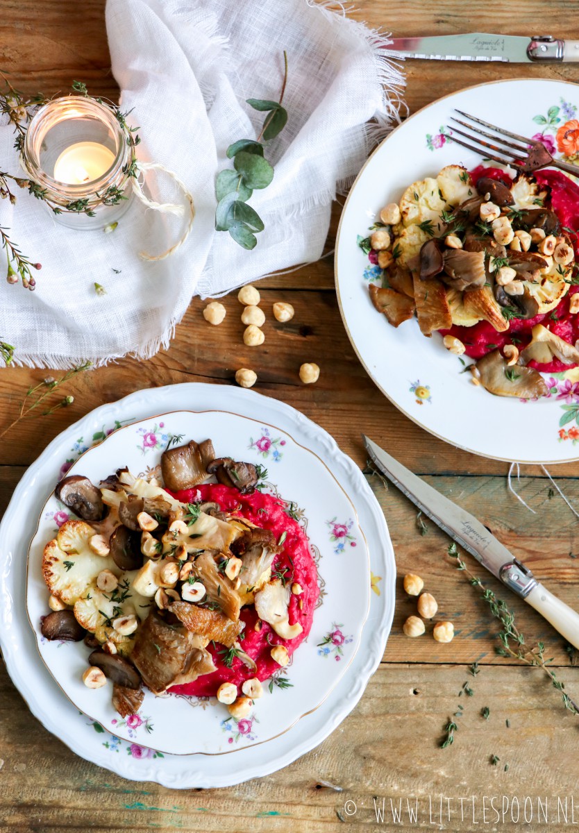 Bloemkoolsteak met geitenkaas, bietenpuree en paddenstoelen