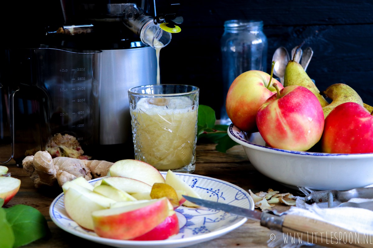 Pannenkoekjes van appel-peer-en gemberpulp met gezonde salted caramelsaus