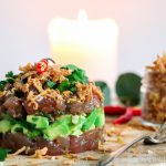 Tonijntartaar met soja, avocado en gebakken uitjes