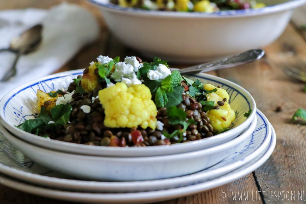 Linzensalade met bloemkool, kerrie en citroendressing