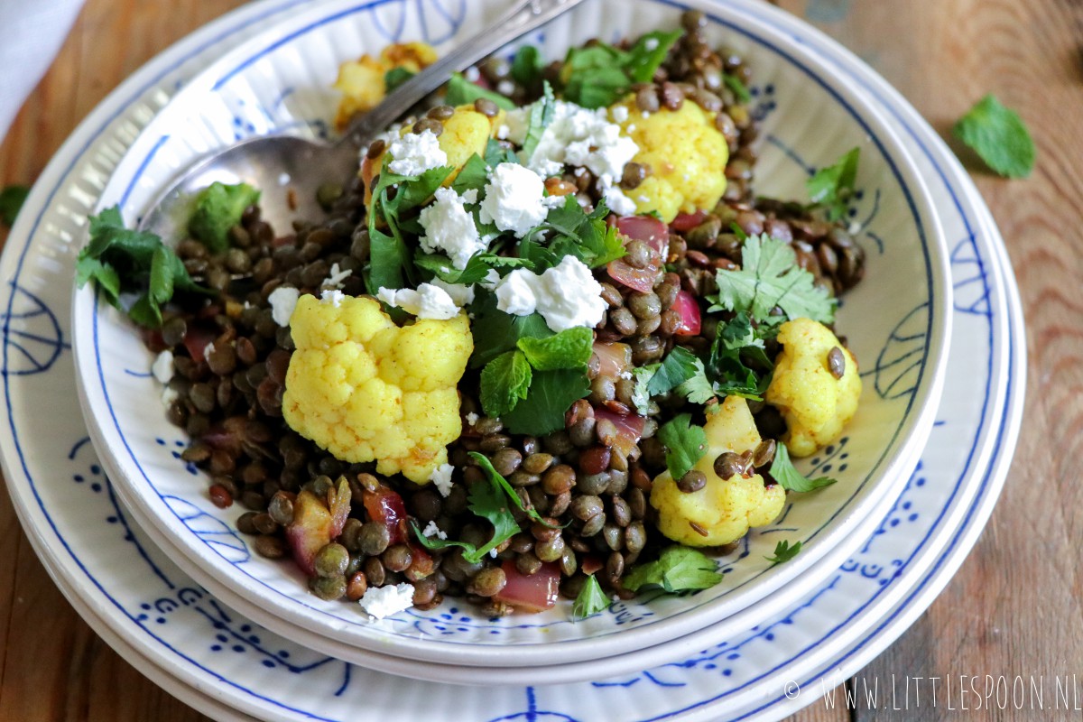 Linzensalade met bloemkool, kerrie en citroendressing