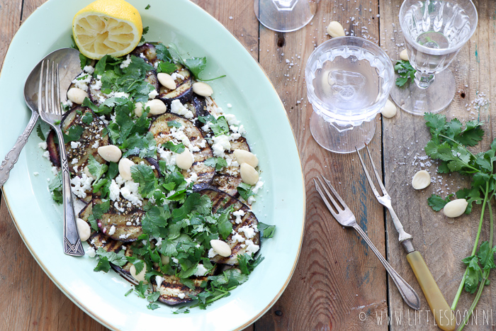 Auberginesalade met za'atar, feta en amandelen