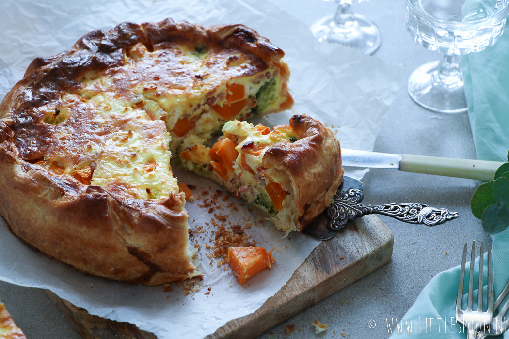 Quiche met broccoli, pompoen, feta en spekjes