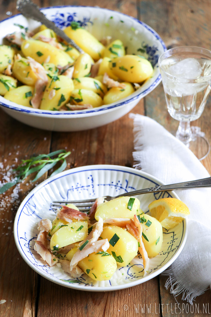 Aardappelsalade met gerookte forel en dragon