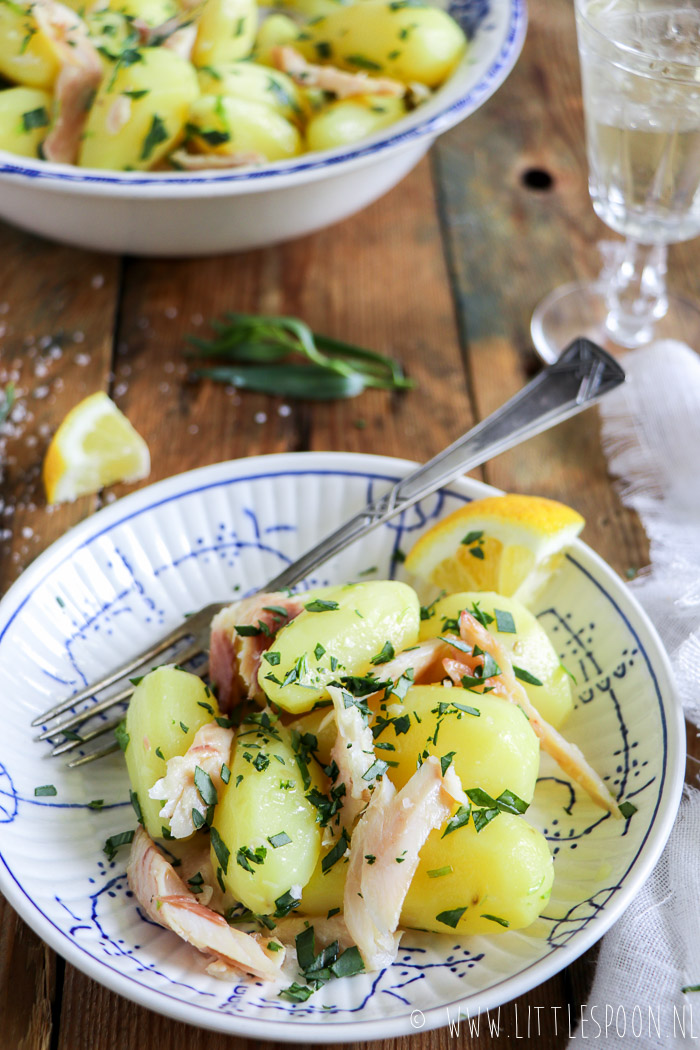 Aardappelsalade met gerookte forel en dragon