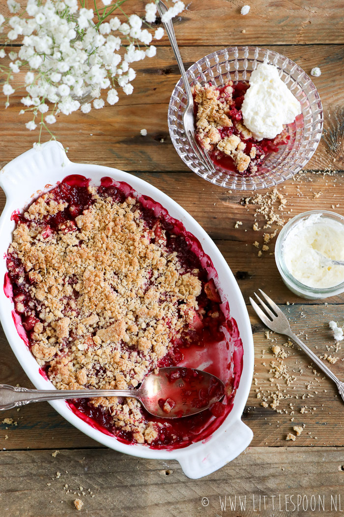 Crumble met appel, framboos en stemgember 