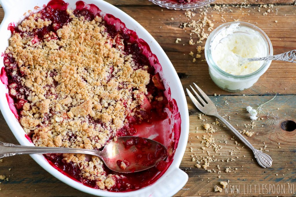 Crumble met appel, framboos en stemgember